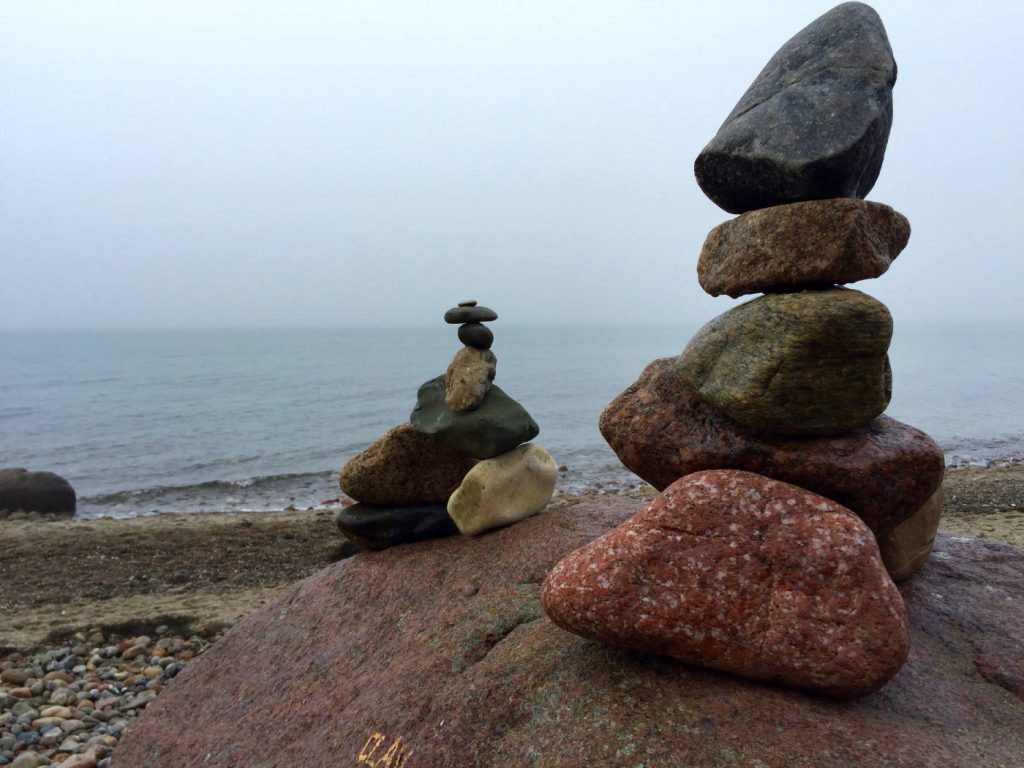 Steinkunst am Strand von Rerik